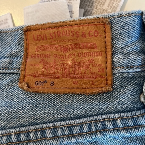 Levi’s Women’s Distressed Skinny Jeans - Picture 11 of 12